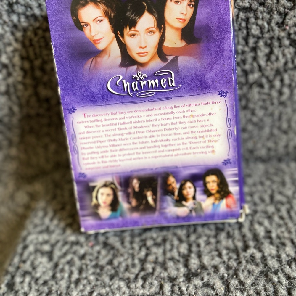 Charmed: The Complete First Season DVD - Picture 4 of 5